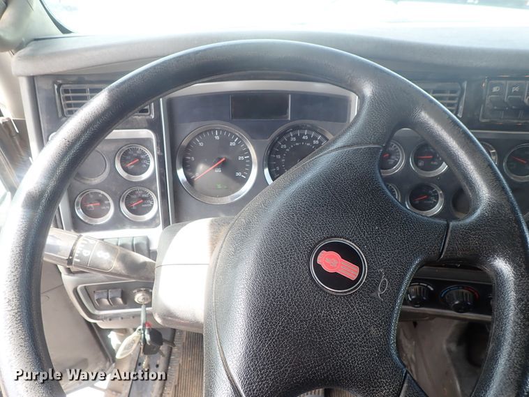 image for item DG3042 2010 Kenworth T400 dump truck