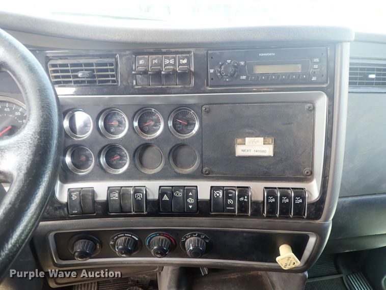 image for item DG3042 2010 Kenworth T400 dump truck