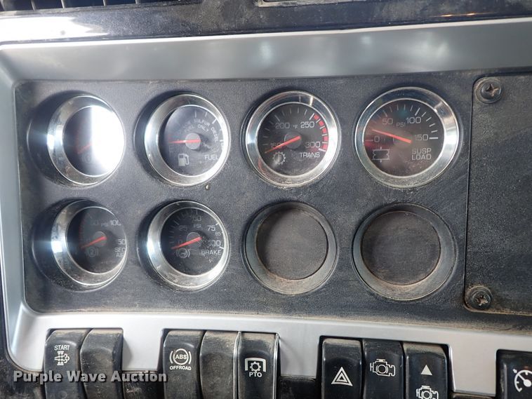 image for item DG3042 2010 Kenworth T400 dump truck