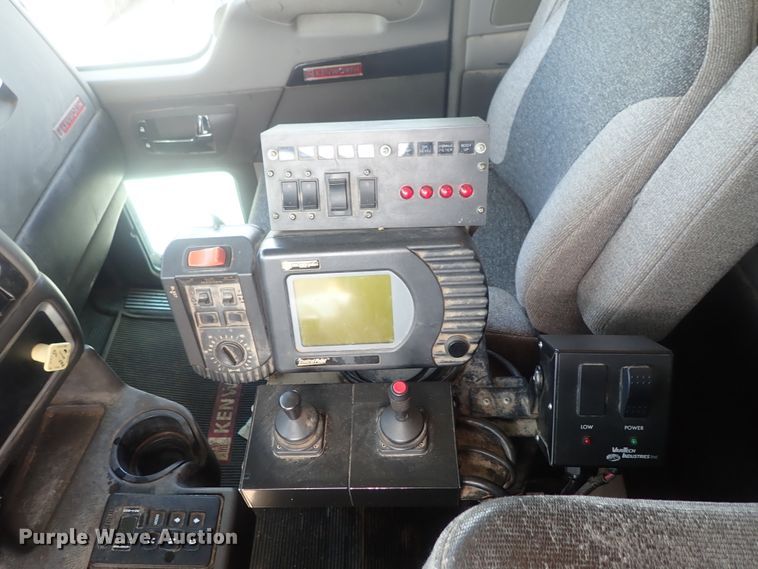 image for item DG3042 2010 Kenworth T400 dump truck