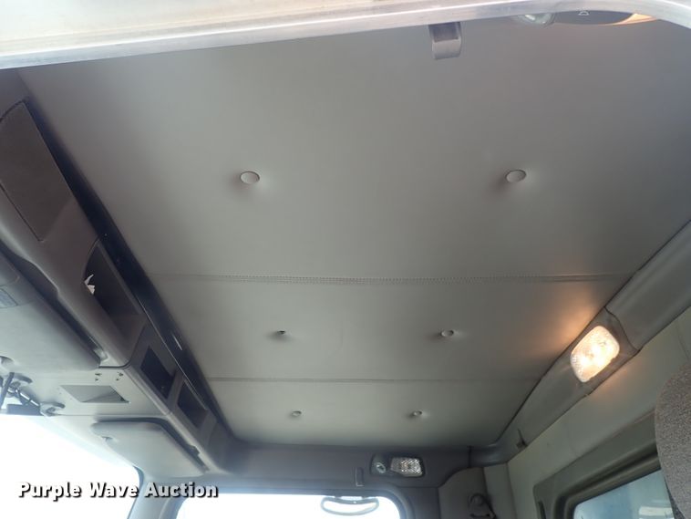 image for item DG3042 2010 Kenworth T400 dump truck