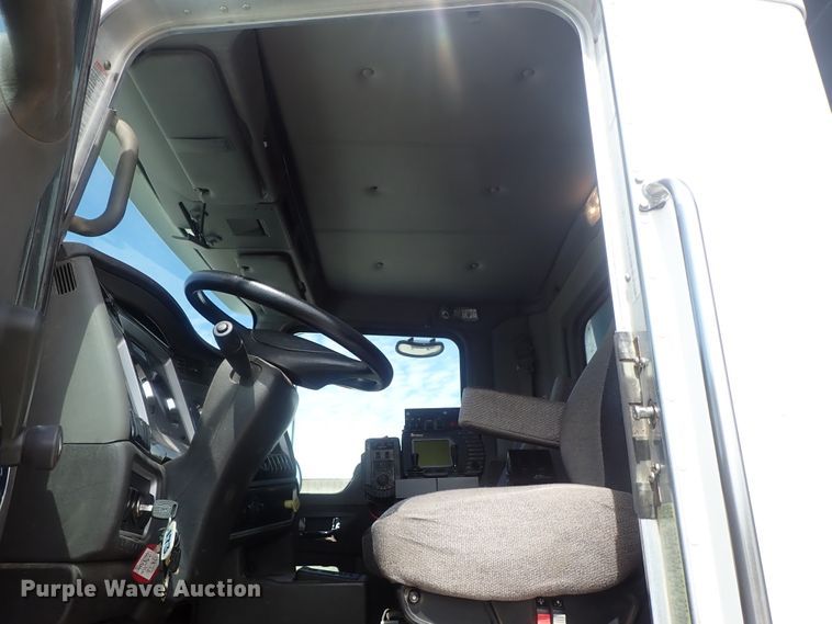 image for item DG3042 2010 Kenworth T400 dump truck