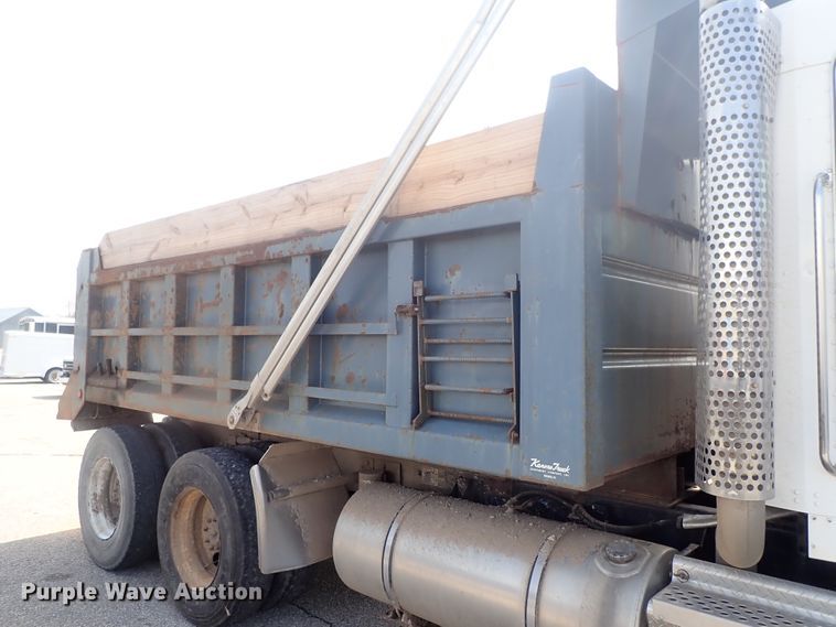 image for item DG3042 2010 Kenworth T400 dump truck