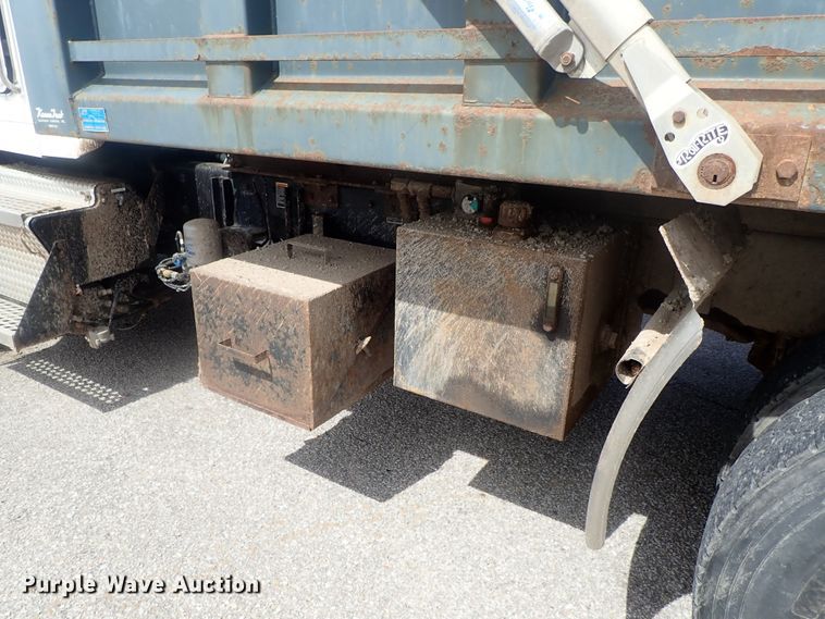 image for item DG3042 2010 Kenworth T400 dump truck