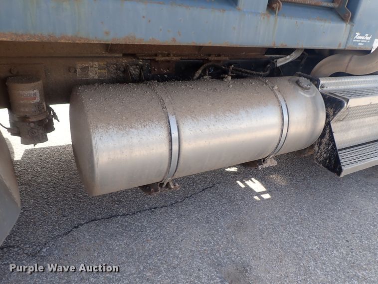 image for item DG3042 2010 Kenworth T400 dump truck