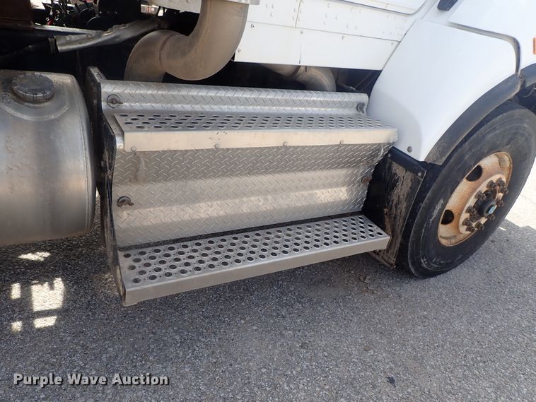 image for item DG3042 2010 Kenworth T400 dump truck