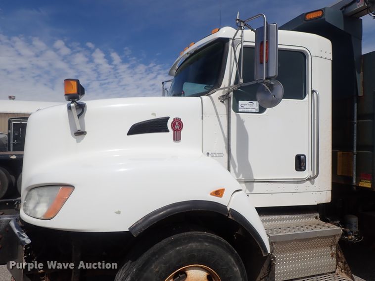 image for item DG3042 2010 Kenworth T400 dump truck