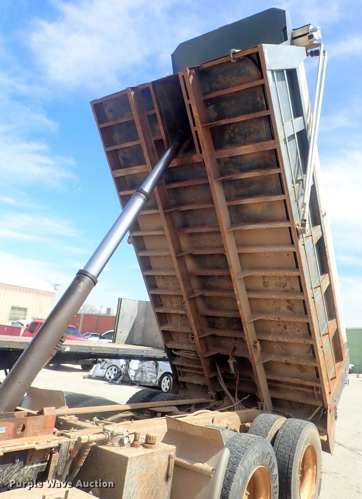 image for item DG3042 2010 Kenworth T400 dump truck