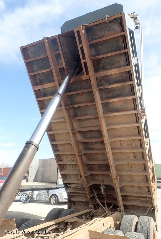 image for item DG3042 2010 Kenworth T400 dump truck