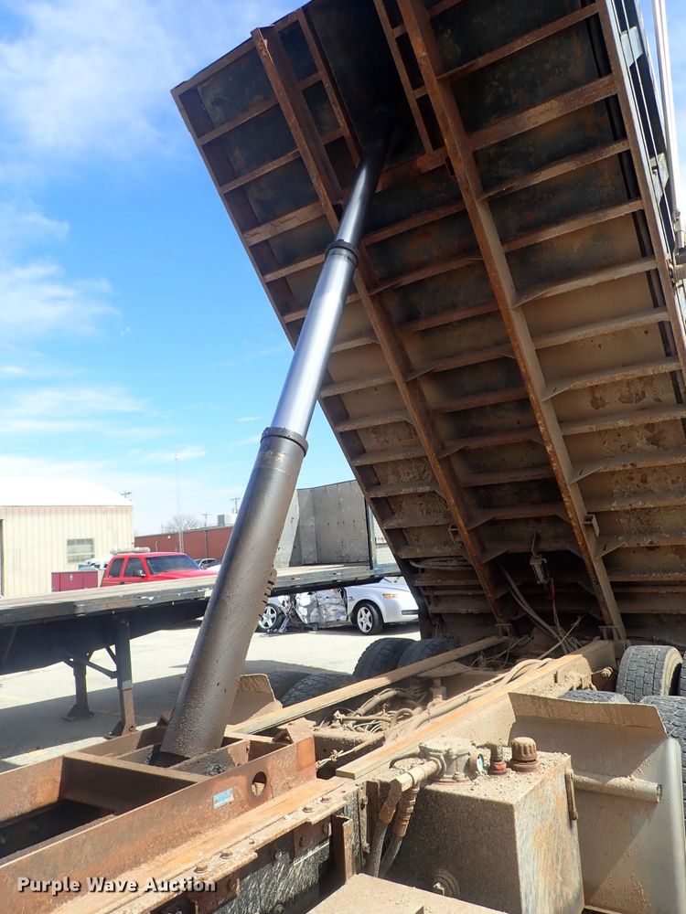 image for item DG3042 2010 Kenworth T400 dump truck