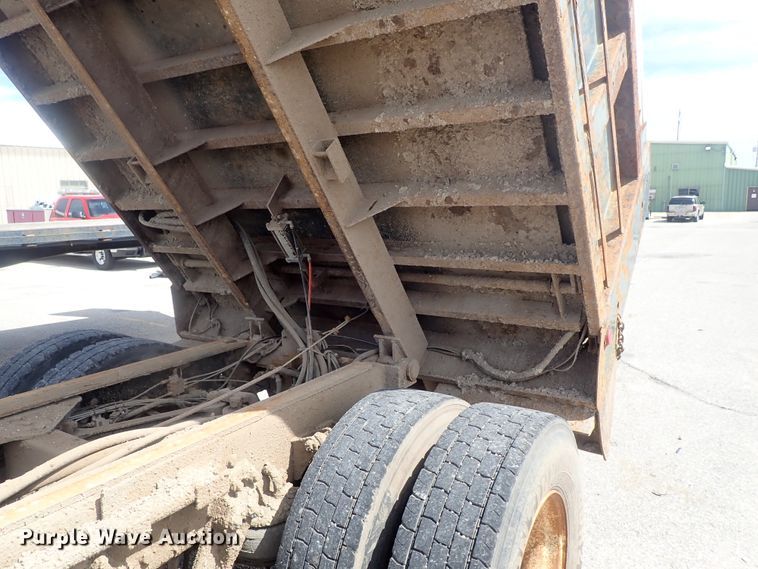 image for item DG3042 2010 Kenworth T400 dump truck