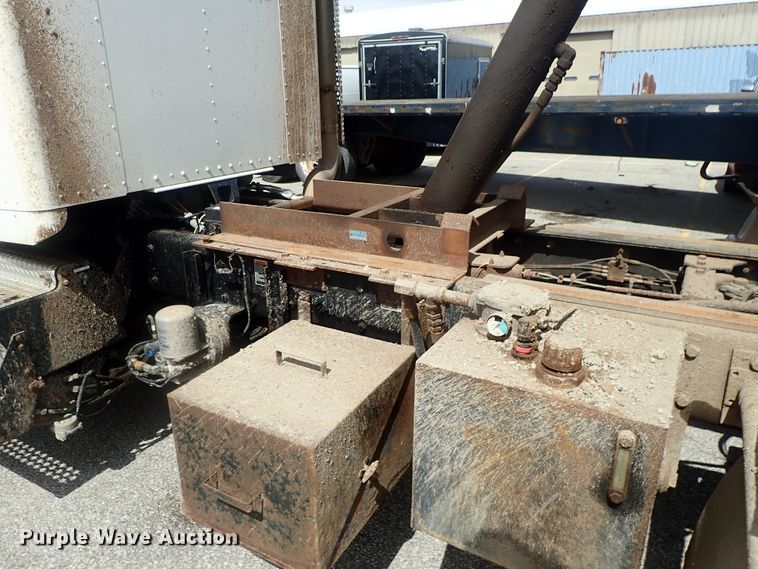 image for item DG3042 2010 Kenworth T400 dump truck