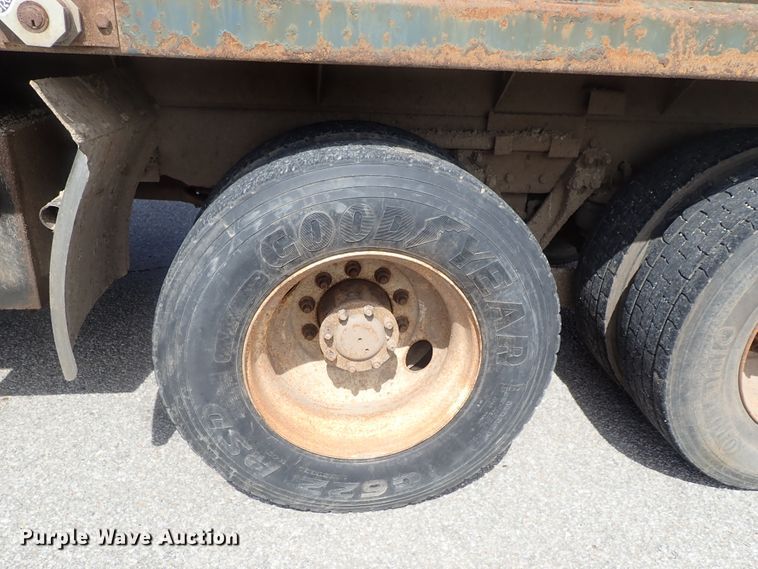 image for item DG3042 2010 Kenworth T400 dump truck