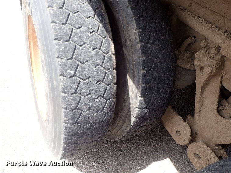 image for item DG3042 2010 Kenworth T400 dump truck