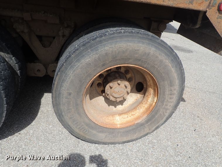 image for item DG3042 2010 Kenworth T400 dump truck