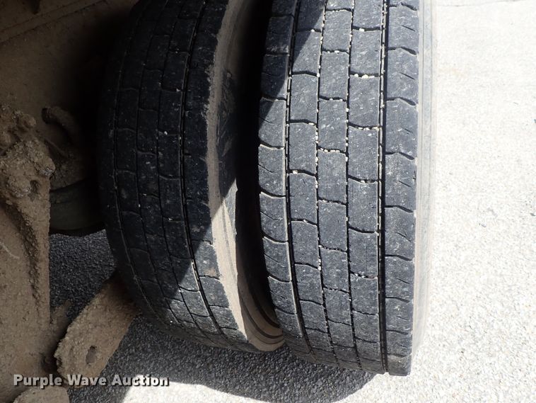 image for item DG3042 2010 Kenworth T400 dump truck