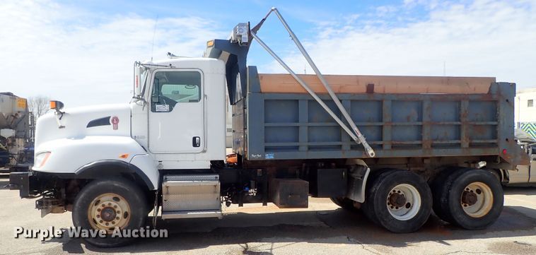 image for item DG3043 2010 Kenworth T400 dump truck