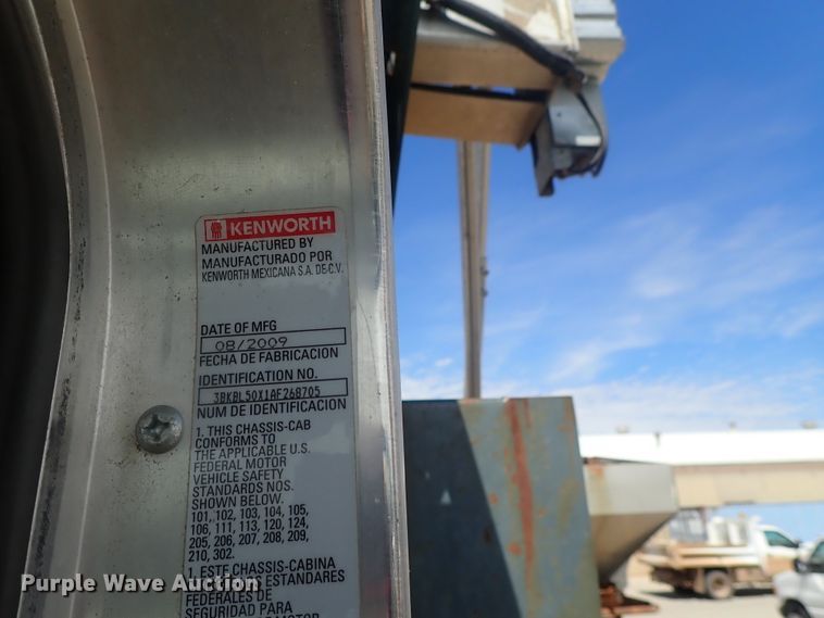 image for item DG3043 2010 Kenworth T400 dump truck