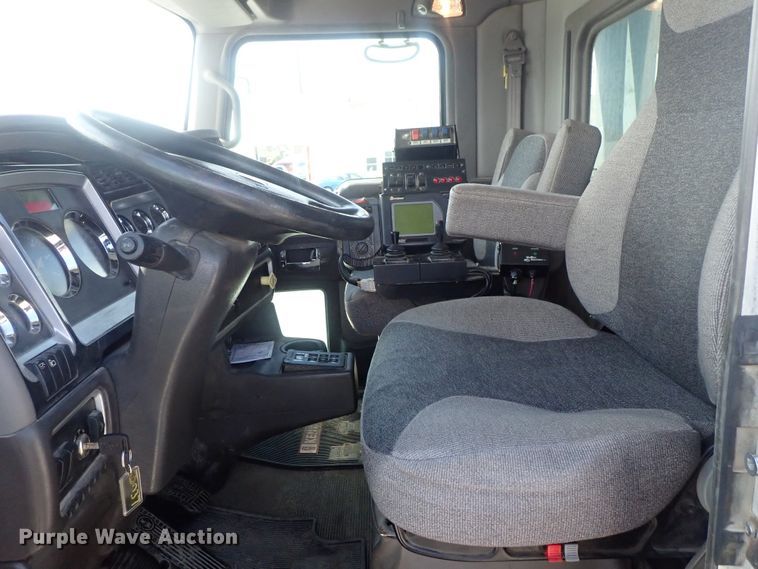 image for item DG3043 2010 Kenworth T400 dump truck