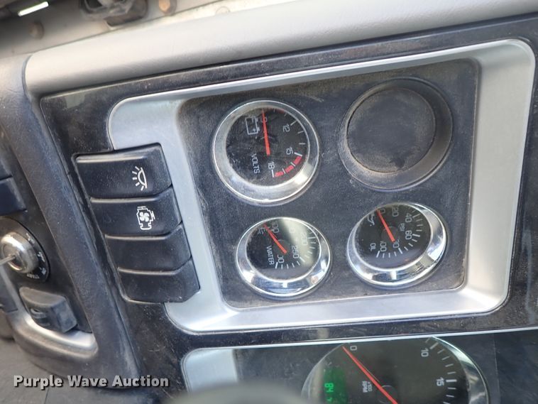 image for item DG3043 2010 Kenworth T400 dump truck