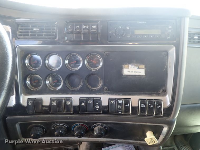 image for item DG3043 2010 Kenworth T400 dump truck