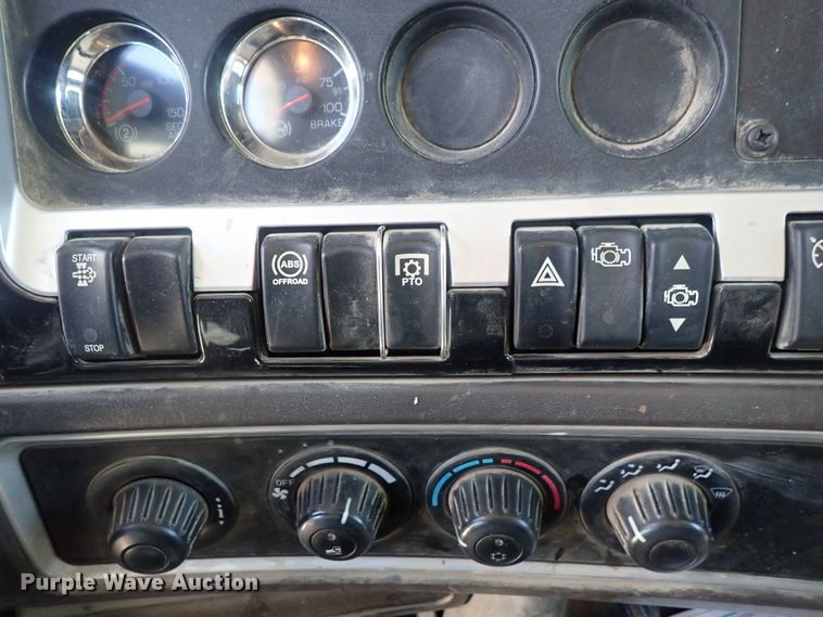 image for item DG3043 2010 Kenworth T400 dump truck