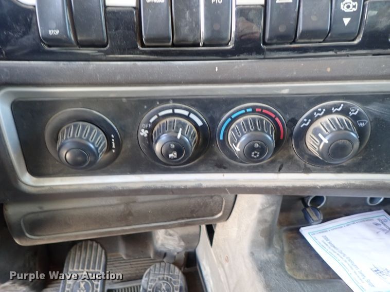 image for item DG3043 2010 Kenworth T400 dump truck