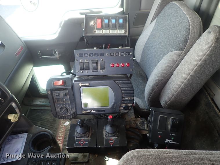 image for item DG3043 2010 Kenworth T400 dump truck