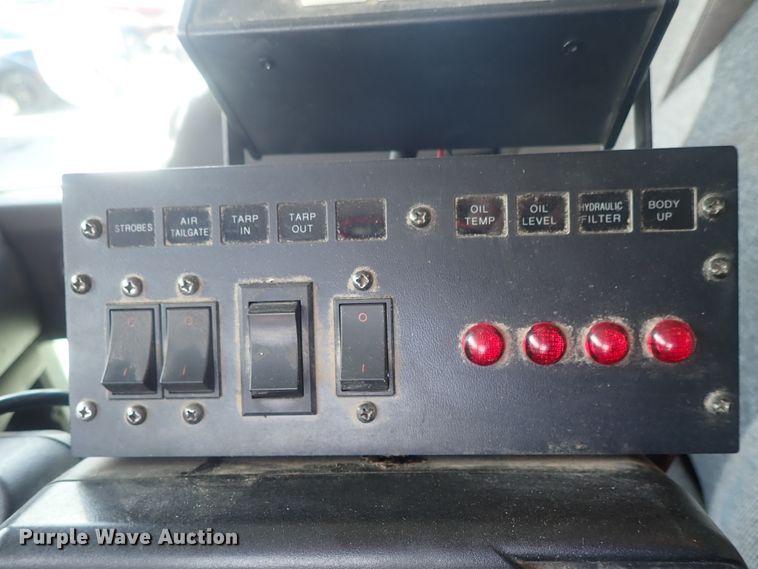 image for item DG3043 2010 Kenworth T400 dump truck