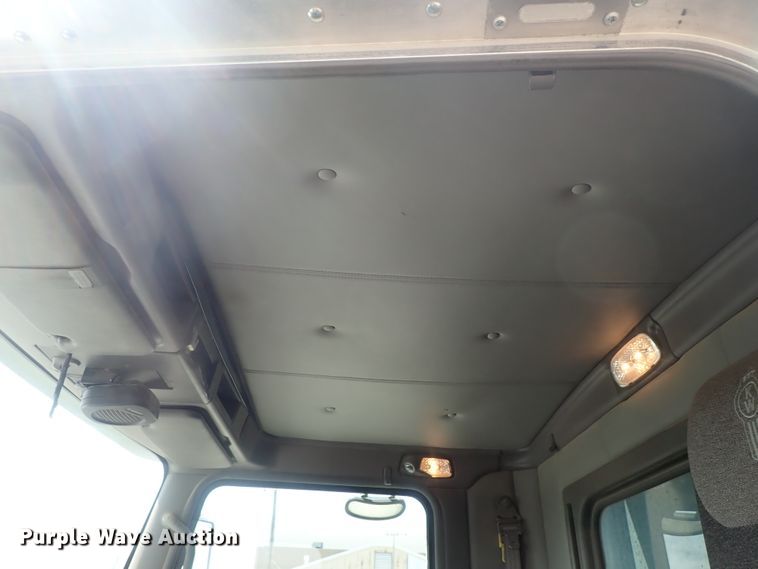 image for item DG3043 2010 Kenworth T400 dump truck