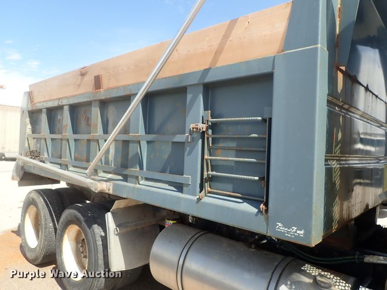 image for item DG3043 2010 Kenworth T400 dump truck