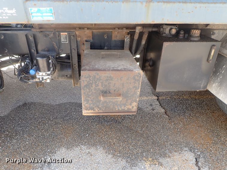 image for item DG3043 2010 Kenworth T400 dump truck