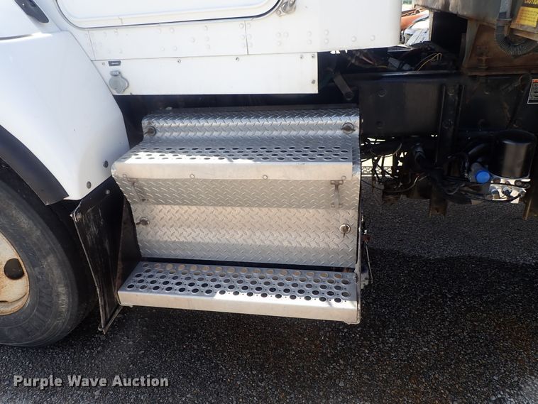 image for item DG3043 2010 Kenworth T400 dump truck