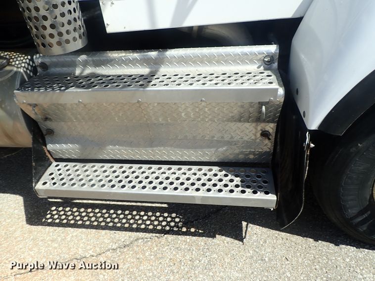 image for item DG3043 2010 Kenworth T400 dump truck