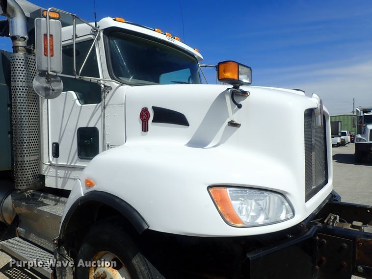 image for item DG3043 2010 Kenworth T400 dump truck