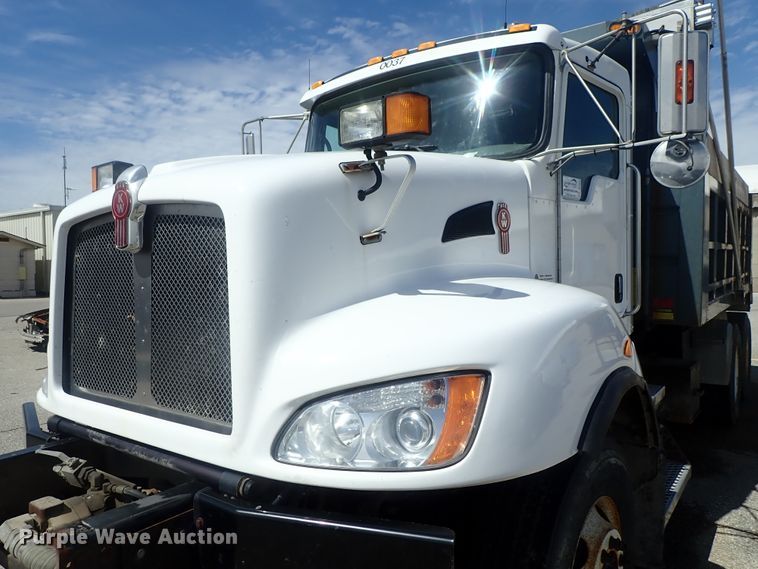 image for item DG3043 2010 Kenworth T400 dump truck