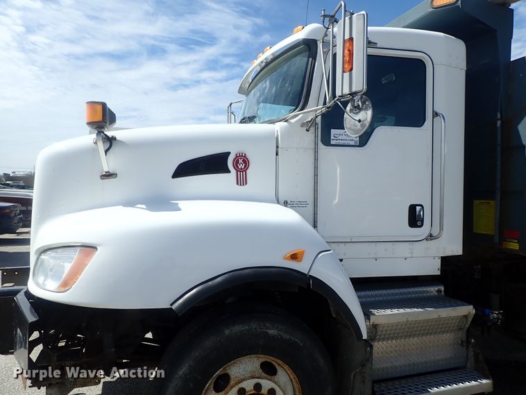 image for item DG3043 2010 Kenworth T400 dump truck