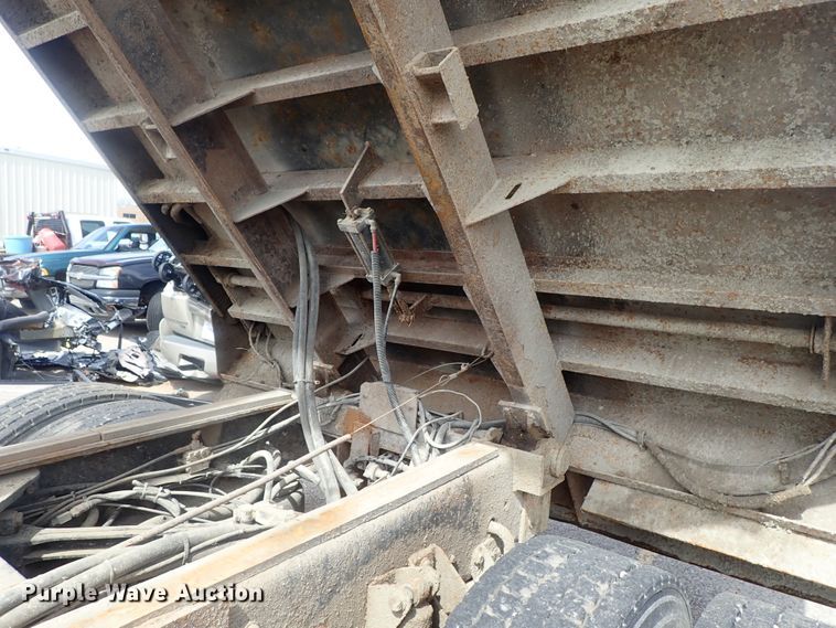 image for item DG3043 2010 Kenworth T400 dump truck