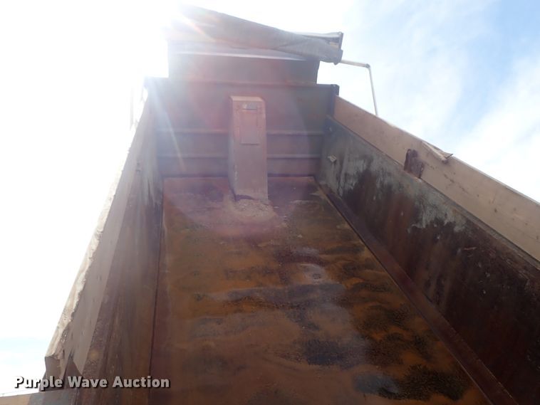 image for item DG3043 2010 Kenworth T400 dump truck