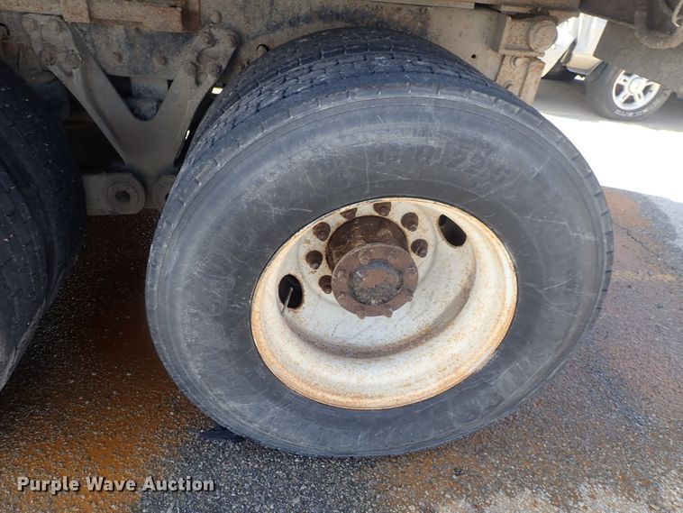 image for item DG3043 2010 Kenworth T400 dump truck