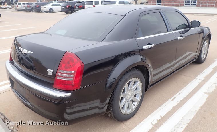 image for item DG3045 2005 Chrysler 300