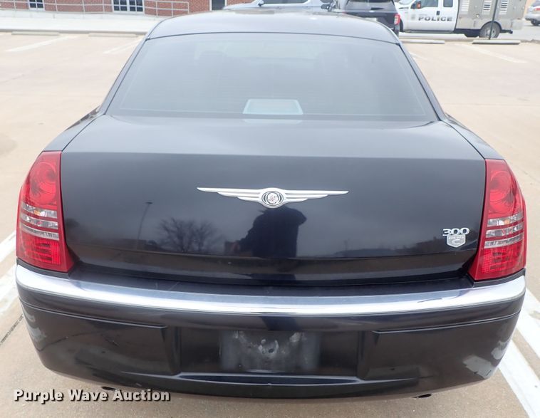 image for item DG3045 2005 Chrysler 300