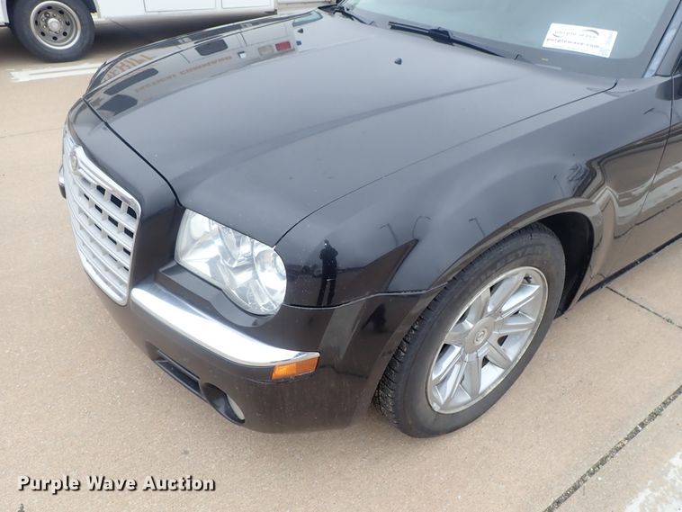 image for item DG3045 2005 Chrysler 300