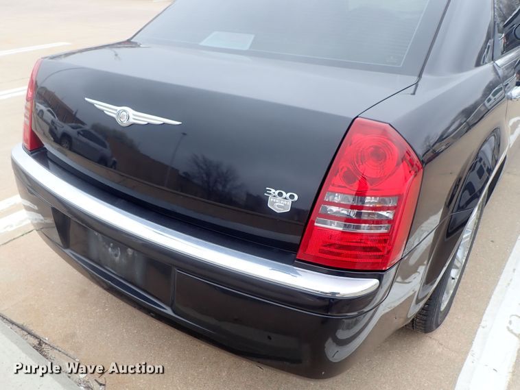 image for item DG3045 2005 Chrysler 300