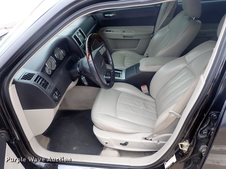 image for item DG3045 2005 Chrysler 300