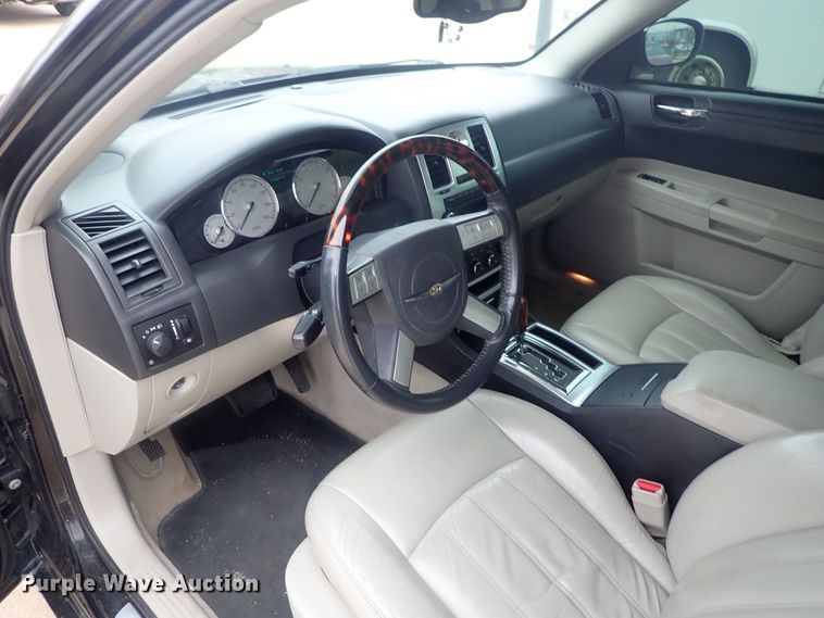 image for item DG3045 2005 Chrysler 300