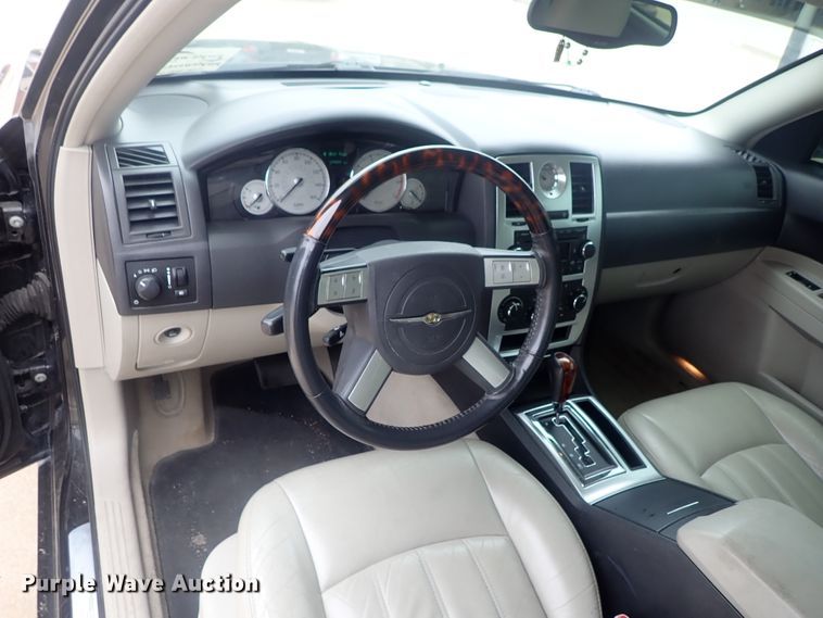 image for item DG3045 2005 Chrysler 300