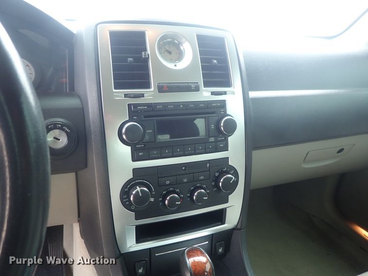 image for item DG3045 2005 Chrysler 300