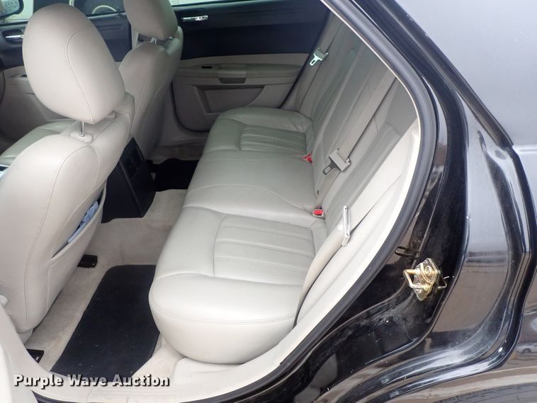 image for item DG3045 2005 Chrysler 300