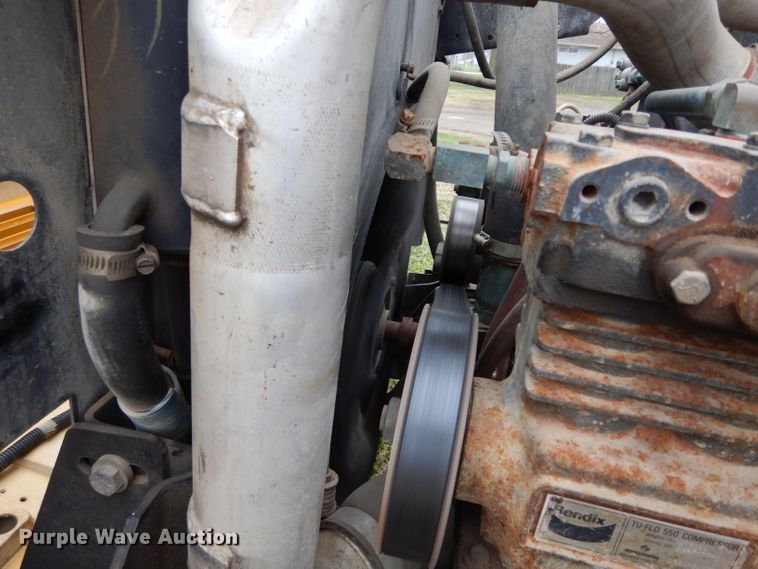 image for item DG6377 1996 International 3800 school bus